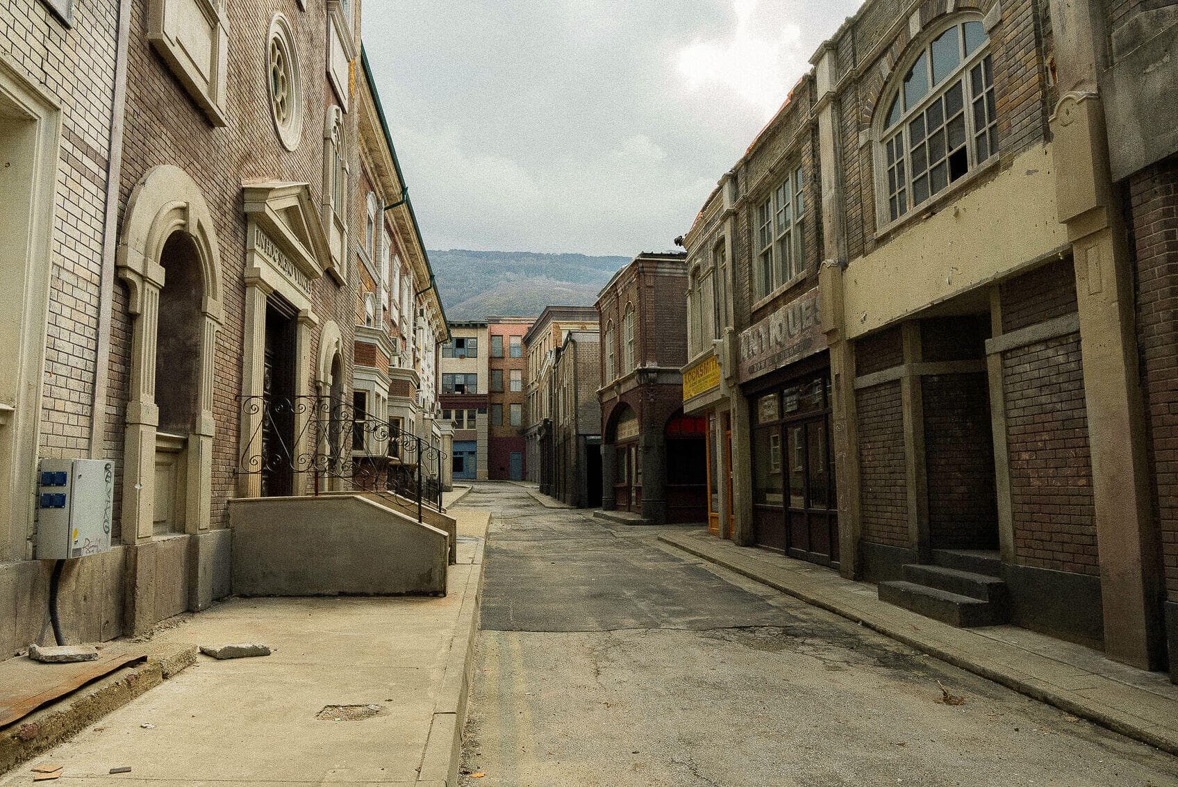 MIDDLE EAST BACKLOT